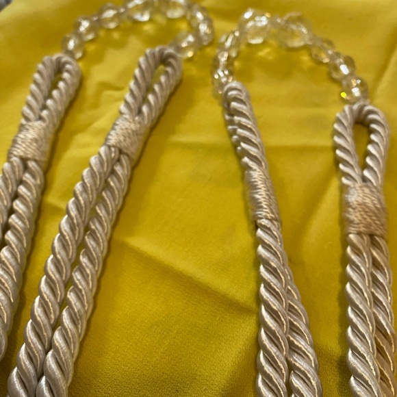 2 CURTAIN ROPE AND BEAD TIE BACKS - Picture 3 of 4